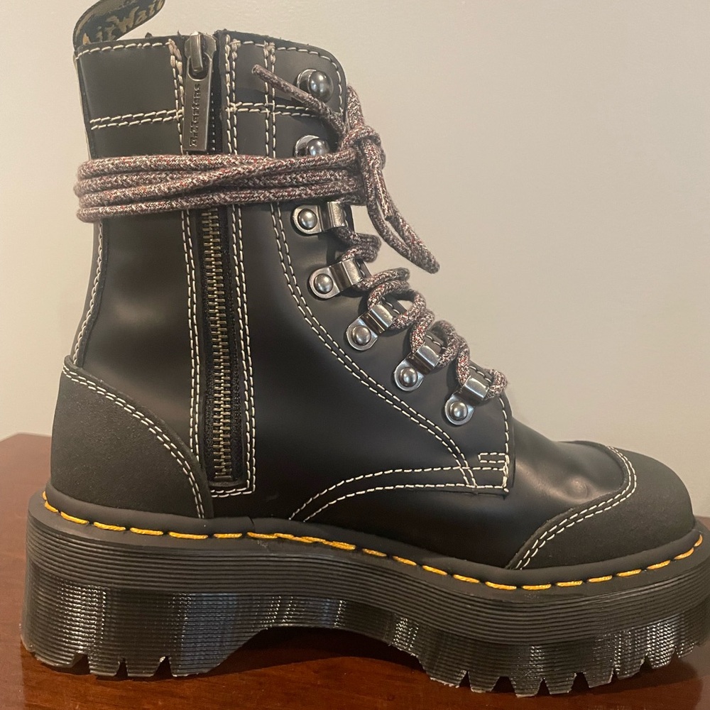 Dr Martens Moreno Bex Platform Boots W 7 M 6 Black leather White stitching EUC